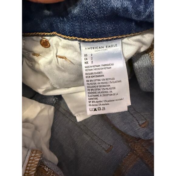 American Eagle Women’s Distressed Medium Wash Shorts W26 - Picture 5 of 8